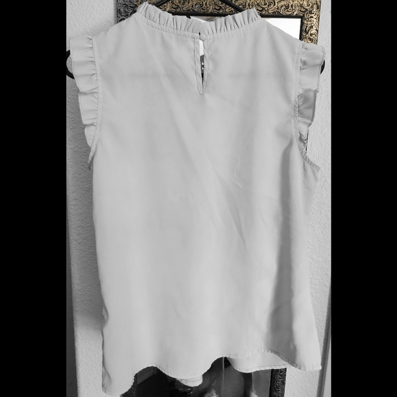 Sleeveless Blouse - Picture 5 of 8